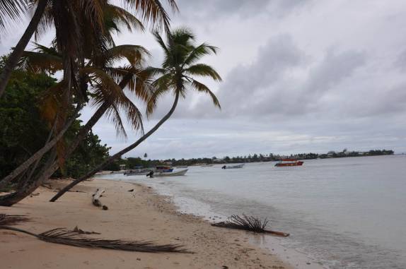 Bela praia no caminho para Pigeon Point, em Crown Point - Tobago